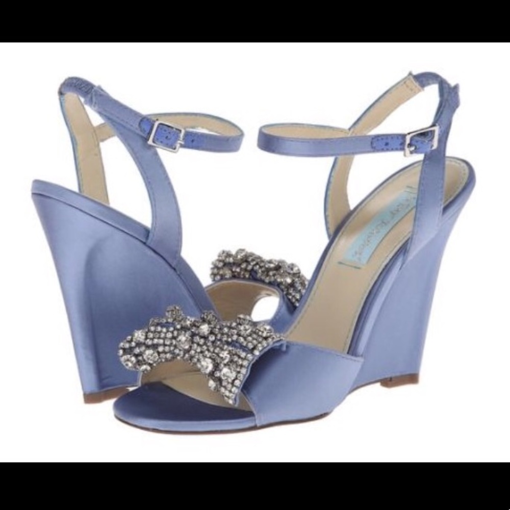 Betsey Johnson Blue BridalCrystal Bow Wedge size 8
